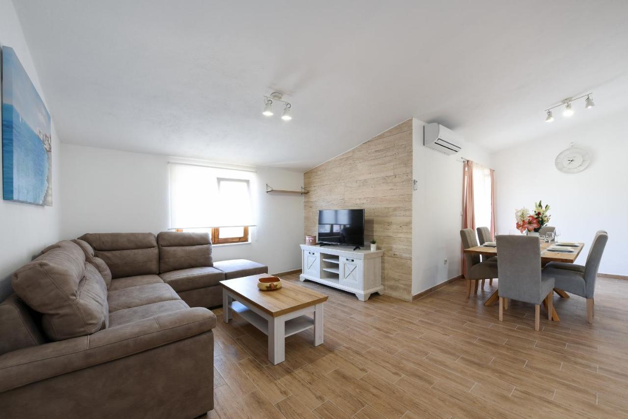 Apartman Magas With Private Pool Vinjerac Exteriér fotografie
